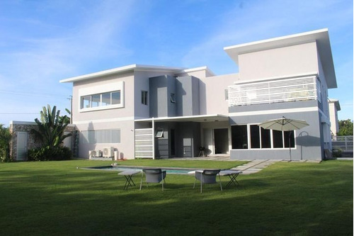 Villa En Venta En Punta Cana Village, 5 Habitaciones, Amuebl