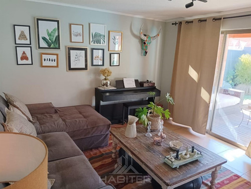 Casa En Venta De 3 Dorm. En Curicó
