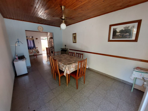 Casa De Dos Dormitorios + Cochera + Departamento