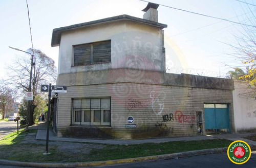 Venta - Chalet En 2 Plantas - 4 Dormitorios - Quincho - Patio - Apto Credito - Venta Directa !!!