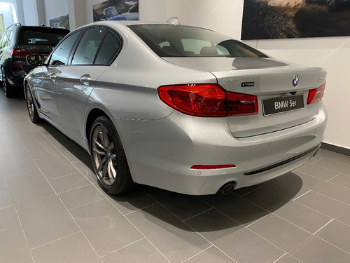 Imagen 3 de 8 de Bmw Serie 5 3.0 530ia Sportline