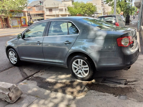 Imagen 8 de 14 de Volkswagen Vento 2009 2.5 Luxury 170cv