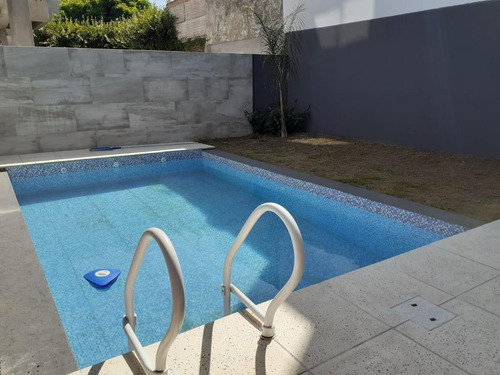 Imagen 4 de 16 de Departamento 2 Ambientes A Estrenar En Bernal. Dormit En Suite Y Toilette Amenities Cocheras Opcionales.