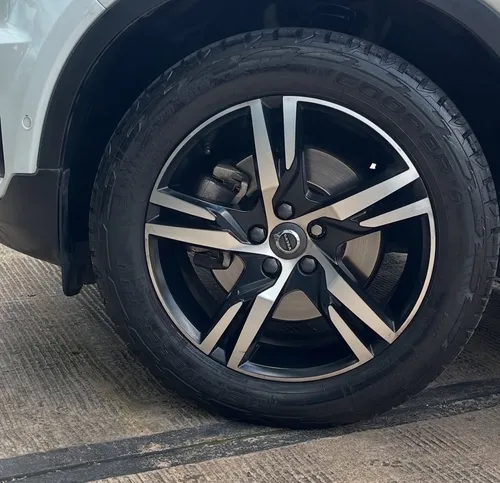Volvo XC40 2.0 T4 R-DESIGN
