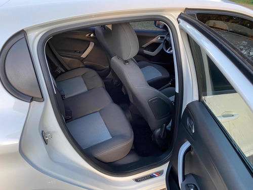 Imagen 12 de 14 de Peugeot 208 1.5 Allure Touchscreen 2015