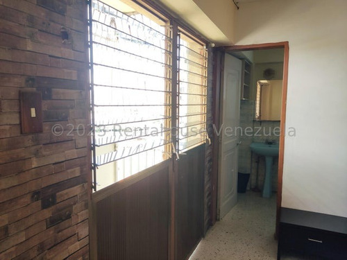 Imagen 21 de 30 de Apartamento En Venta En Av Pedro Leon Torres Barquisimeto De 125 Mts Con Una Excelente Distribución Entre 4 Habitaciones, 3 Baños, Cocina, Comedor, Sala Y Área De Balcón Gabriela C.