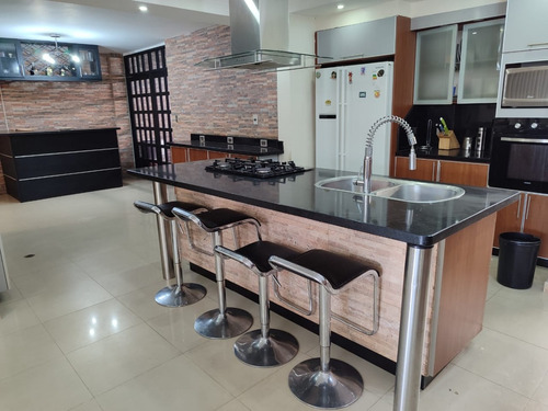 Townhouse Residencias Tinajas De Manantial Valencia Naguanagua Con Planta 100% Y Pozo