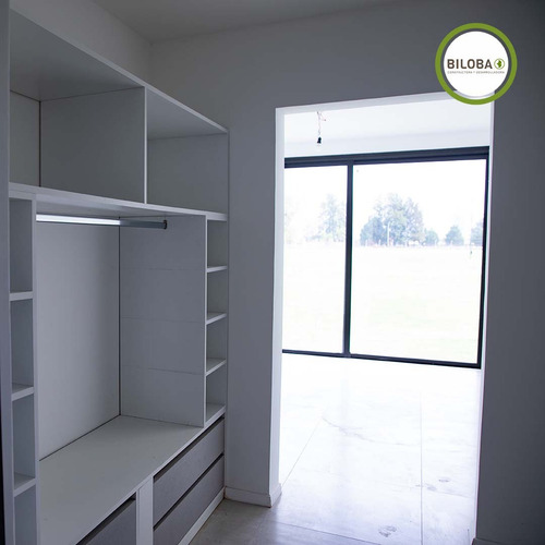 Casa En Venta Con Lote A Laguna 2 Pisos En San Sebastián Apto Credito - Pilar- Barrio Privado