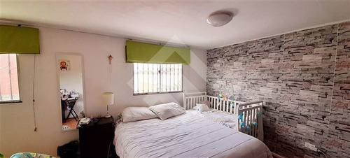 Casa En Venta De 5 Dorm. En La Florida
