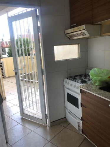 Imagen 5 de 13 de Depto 2 Amb C/ Patio Centrico // Sargento Cabral 207