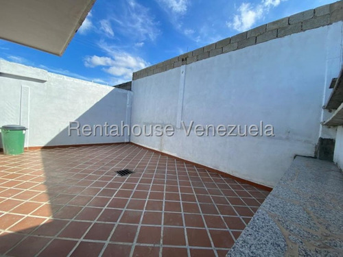 Valeria Chong Casa Alquiler Cabudare Lara Avenida Intercomunal Oportunidad Residencial Economico Código Inmobiliaria Rent-a-house 25-18352