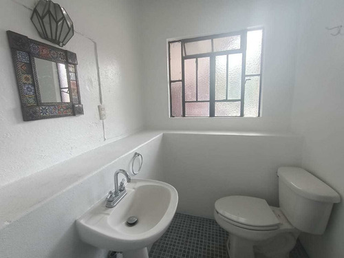 Imagen 7 de 14 de Hermosa Casa En Centro Historico - Spanish / English Text