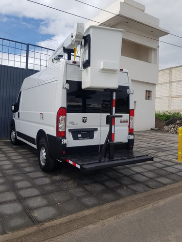 Grua Telescópica De Canastilla / Tipo Van