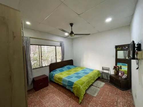 Casa Con Local Comercial