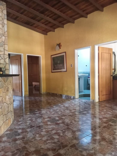 Imagen 29 de 30 de Venta. Amplia Y Bella Casa En La Candelaria, El Limon. 04146080695 Yr