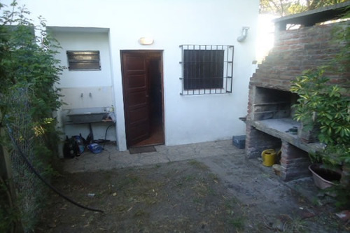 Imagen 11 de 16 de Dùplex Construido En Un Lote Sobre Elevado Con Pendiente Muy Pronunciada En Zona Centro