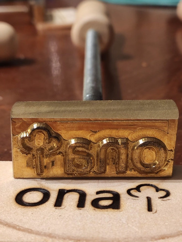 Imagen 2 de 6 de Sello Metalico 60x20mm