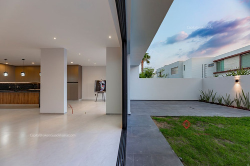 Casa Nueva De Lujo Con Sótano En Venta Villa Verona