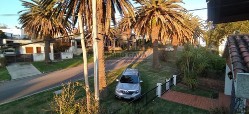 Cabaña De Madera En Venta En Punta Fría, Con Hermosas Vistas