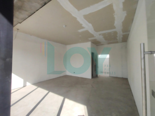 Arriendo Local Comercial De 40 M2 En Av Principal San Miguel