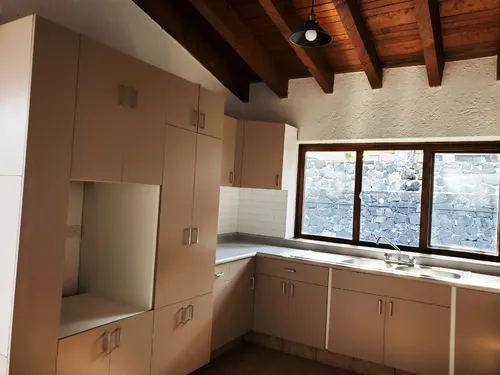 Casa Venta, Con Departamento O Estudio Independiente. 10 Estacionamientos.