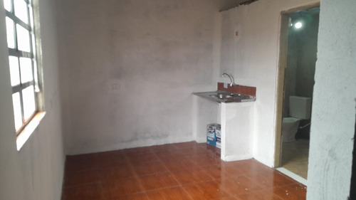 Casa De 02 Cômodos - Embu Das Artes/sp