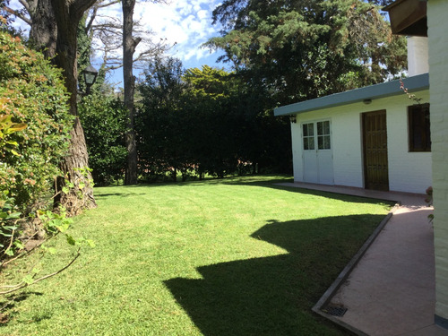 Excelente Casa Zona Golf, 3 Dormitorios 3 Baños Cochera Quincho Cerrado Parrilla Hermoso Parque