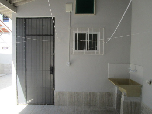 Excelente Casa, Isolada, Com Edícula, Espaço Para Piscina. Há 300 Metros Da Praia!