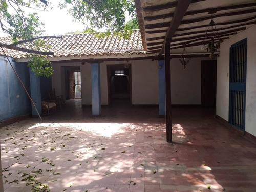 Imagen 12 de 13 de Casa En Venta Estilo Colonial Economica En Pleno Centro De Coro 04126887776 23-2219
