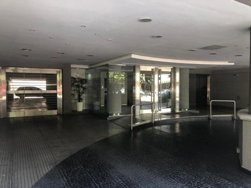 Venta De 4 Ambientes Con Cochera En Caballito. Vista A Pulmón De Manzana