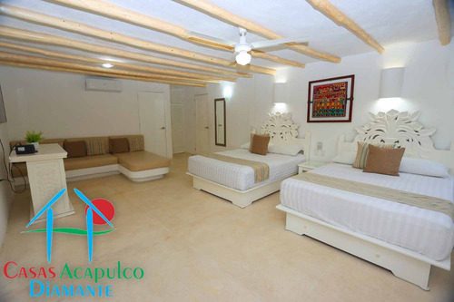 Cad Vicente Guerrero. Casa Con Salida A La Playa. Dos Albercas