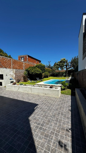 Hermoso Chalet, Excelente Esatdo De Conservación.
