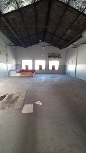 Excelente Galpón Con Oficinas 900 M2