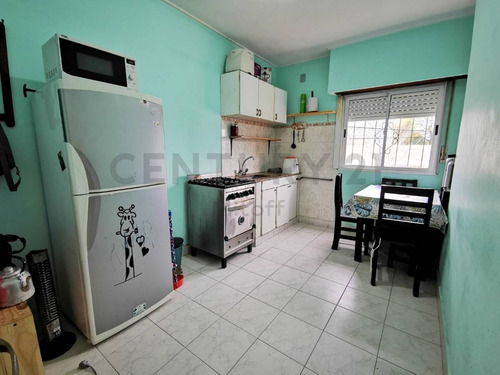 Imagen 2 de 7 de Departamento En Venta Con Patio Y Cochera