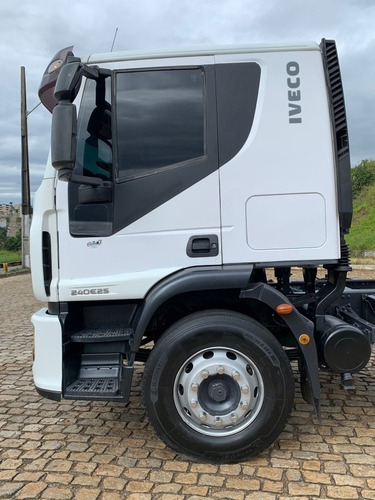 Imagem 3 de 15 de Iveco 240e25