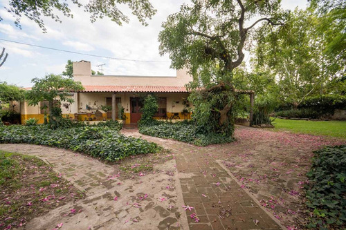 Venta Casa 2 Dorm Con Amplio Jardín En Santo Tomé