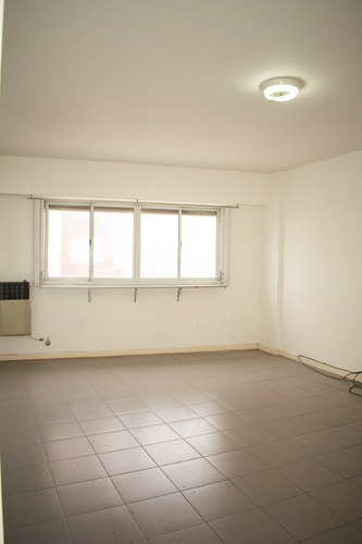 Imagen 5 de 14 de 2 Ambientes. Lateral Abierto.
