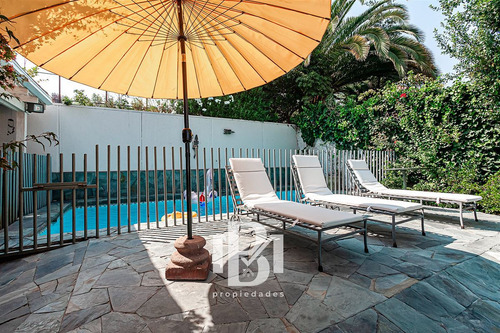 Condominio , Casa En Venta De 4 Dorm. En Las Condes