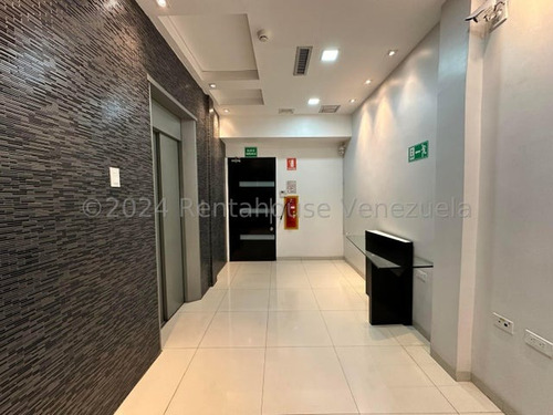 Edificio Remodelado En Venta Calle Boyaca Zona Centro Maracay Moderno Con Ascensor Planta Electrica Negociable Kg:25-1091