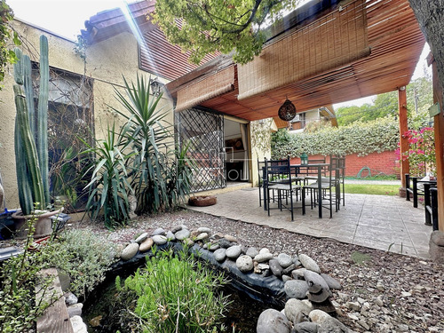 Casa En Venta De 5 Dorm. En Las Condes