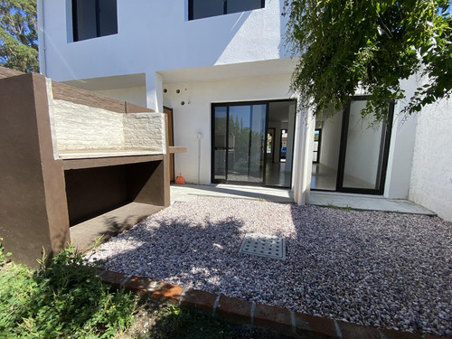 Venta Casa 3 Dormitorios 2 Baños A Estrenar (400 M Del Mar) En Shangrila
