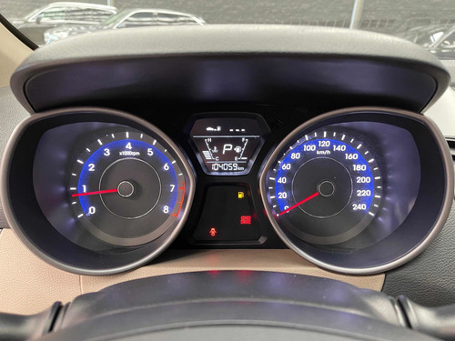 Imagen 9 de 12 de Hyundai Elantra 2015 1.8 Limited Tech At