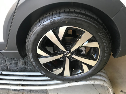 Volkswagen Nivus Confortline 200 Tsi At