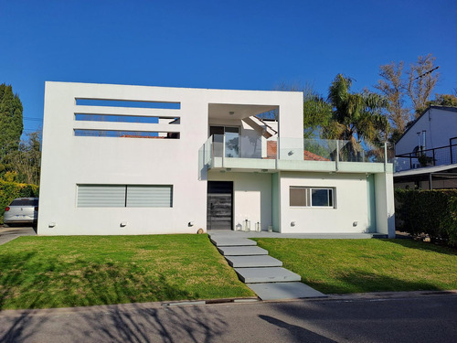 Casa  En Venta En El Country Los Horneros