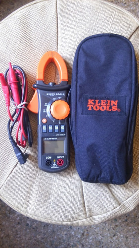 Imagen 2 de 2 de Pinza Digital Amperimetrica Kleins Tools Cl200