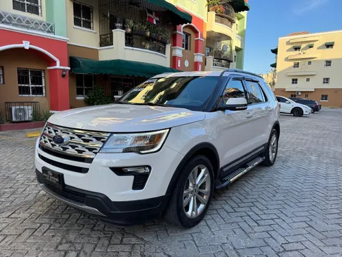 Ford Explorer Xlt 4*2 Tres Filas De Asientos Año 2019