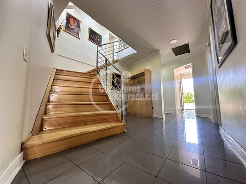 Casa En Venta De 7 Dorm. En Vitacura