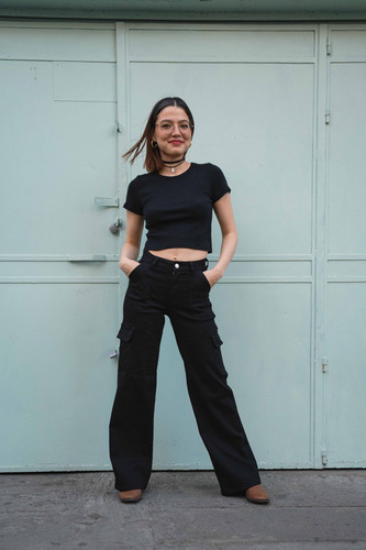 Pantalon Para Dama Color Negro Corte Recto Con Bolsa Cargo