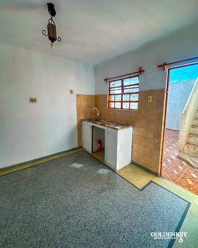 Alquiler Casa 2 Dormitorios Con Opción A 3 Y Balcón Y Patio En Barrio Cerro