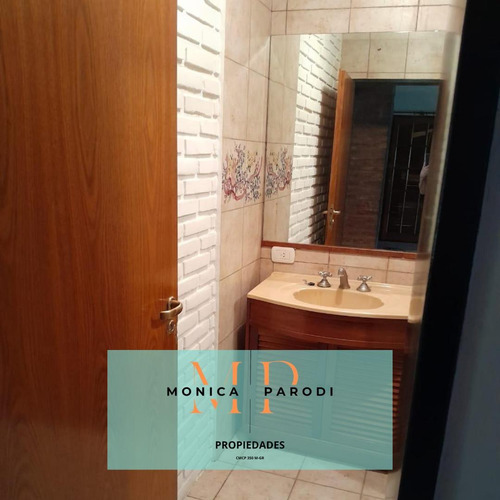 Casa En Venta Con Departamento Y Pileta Zona Centro De Moreno